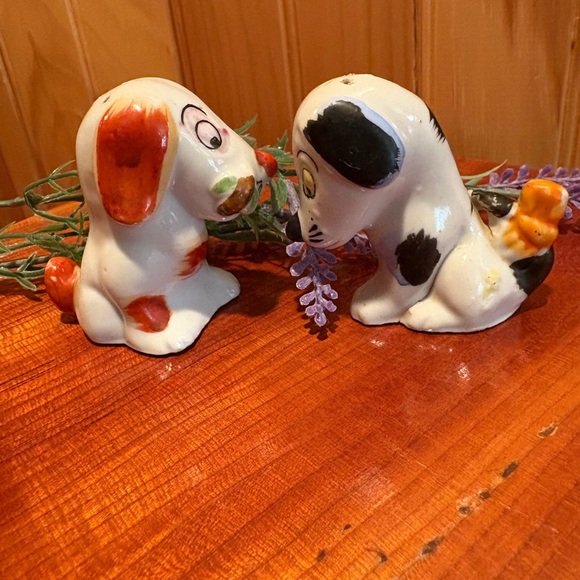 Vintage Dog Salt and Pepper Shakers made in Occupied Japan - Picture 2 of 10